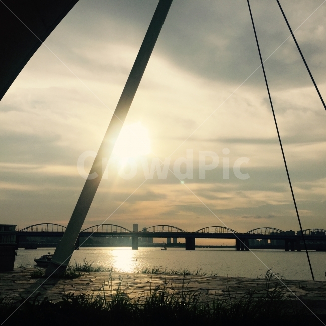한강,노을,다리,그림자,풍경,구름,강,대교,잔잔한,서울,도시,풍경,city,landscape,light,빛,flare,플레어,sunlight,햇빛