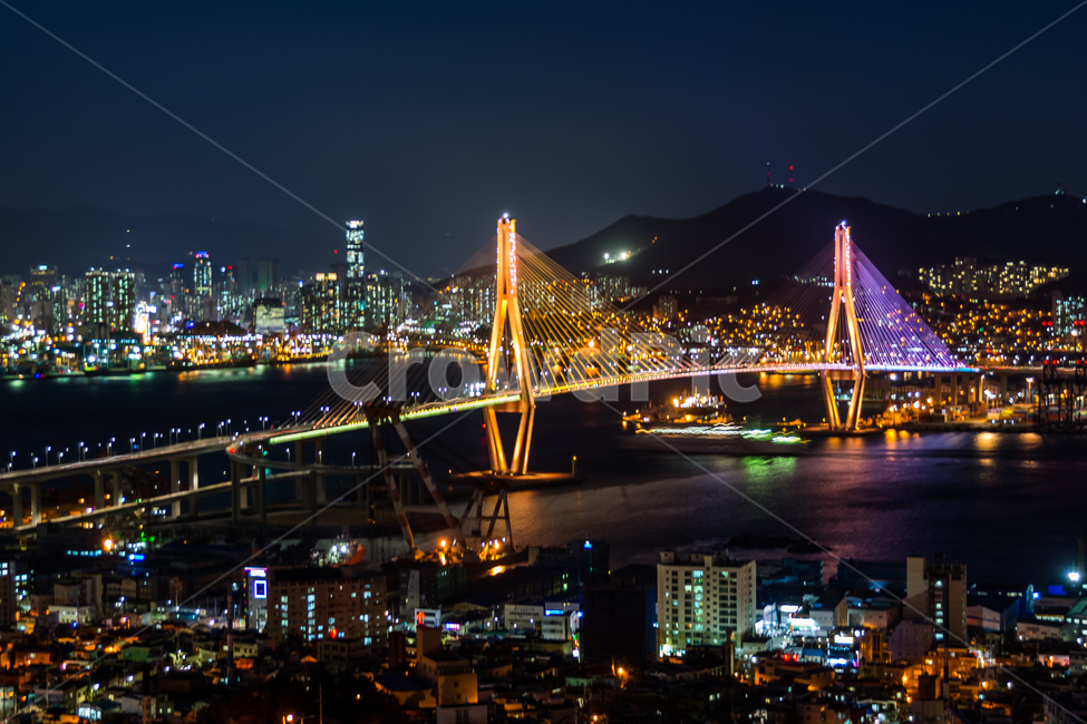 부산,부산항대교,야경,부산항,건축물,다리,색감,분위기,풍경,여행,명소,바다,항구,야경,밤,풍경,nightscape,night,landscape,도시,city,한국도시풍경,한국도시경관,korea cityscape,metropolis,중심지,town,시티,urban,어반,building,건물