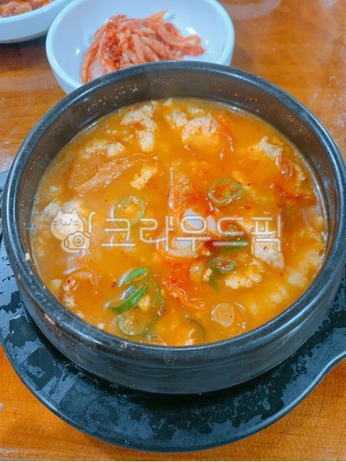 순두부찌개,찌개,순두부,dish,요리,사발,bowl,food,음식,meal,식사,soupbowl,수프그릇