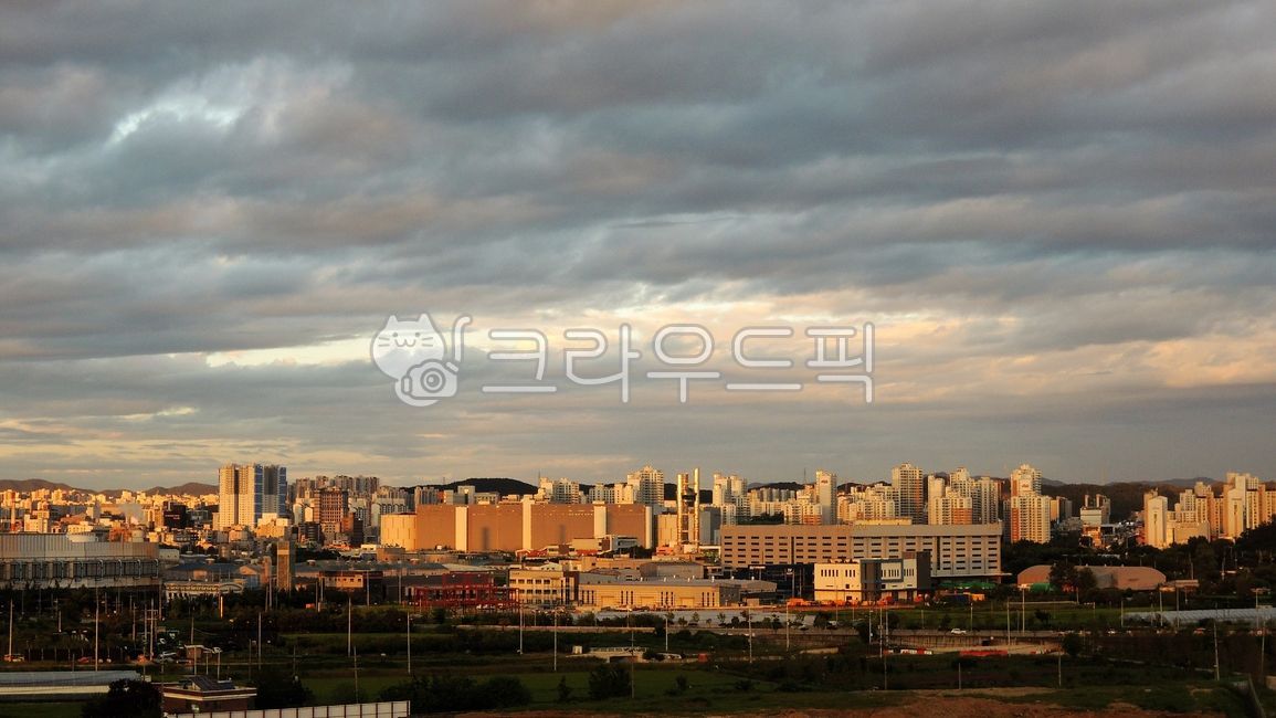Osan city,clouds and city,city,sunset,red city