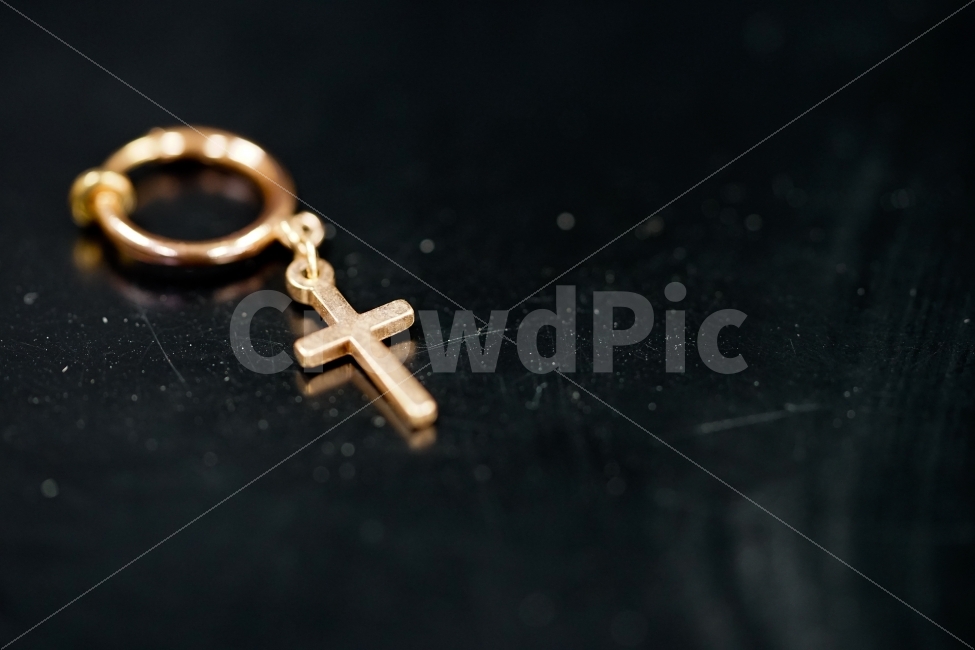 십자가,믿음,종교,신앙,악세사리,귀걸이,신앙심,크로스,기독교,교회,사랑,십자,접사,종교,신앙,religion,belief,faith,사물,물건,오브젝트,thing,object,matter