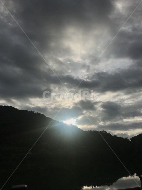 해질녘,노을,산중턱,지는해,구름,자연,풍경,nature,landscape,flare,플레어,light,빛
