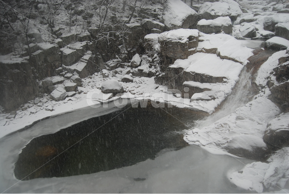오대산,겨울,눈,등산로,물,겨울,계절,winter,season,자연,풍경,nature,landscape,한국자연풍경,한국자연경관,korea nature landscape,mountain,산,outdoors,옥외,ice,빙