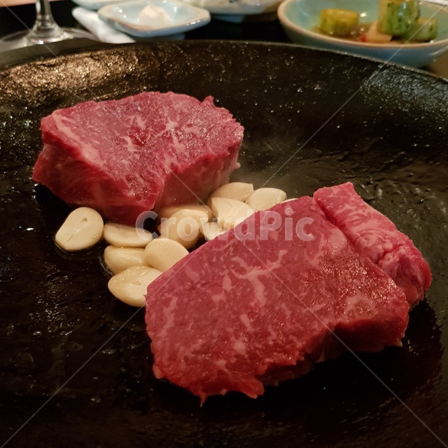 소고기,소고기스테이크,steak,스테이크,beefsteak,철판,철판구이,고기,beef,음식,식재료,요리,food,cook,meal,dishes,food reserves,육류,고기,meat