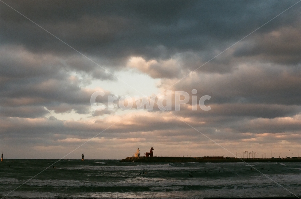 필름사진,겨울바다,제주도,일몰,구름,파도,감성,자연,풍경,nature,landscape,한국자연풍경,한국자연경관,korea nature landscape,해변,바다,beach,sea,제주도,jeju,jeju island,감성,sensible,feeling,building,건물,architecture,건축물,tower,탑,weather,날씨