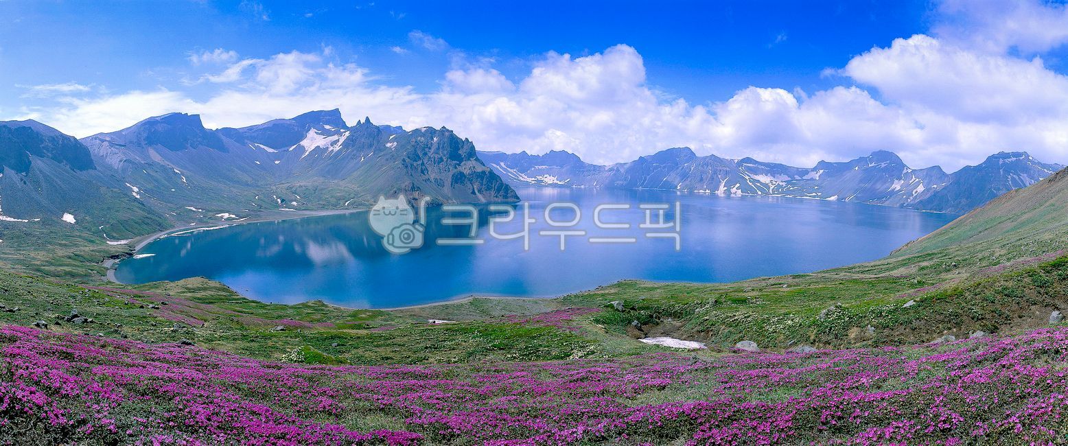 Spa,Baekdu Mountain Heaven and Earth,North Korea,cloud,spring,caldera,healing,superb view,mountain,Changbai Mountain,dormant volcano,sight,season,Remaining snow,secret place,sky,spa,mountain range,Attractions,water,panorama,limewater,lake,Border,sublime,S