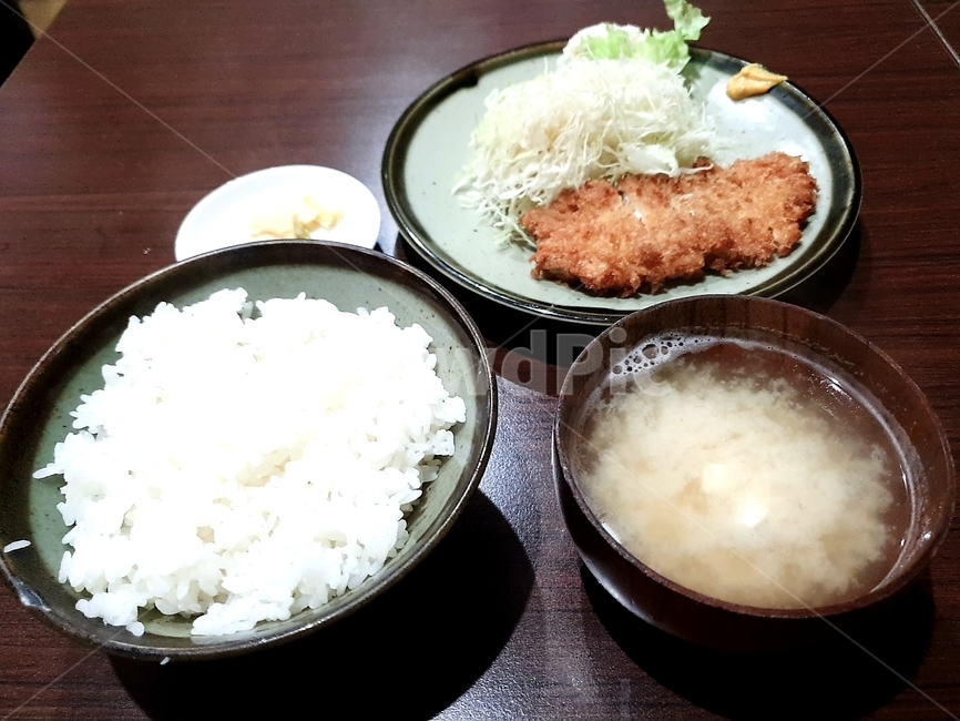 돈가스,음식,돼지고기,저녁,food,dinner,일식,일본음식,된장국,밥,rice
