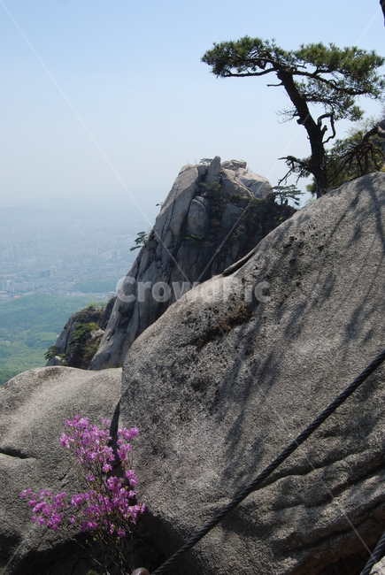 산,mountain,spring,sky,hikingtrail,자연,풍경,nature,landscape,cliff,낭떠러지,outdoors,옥외