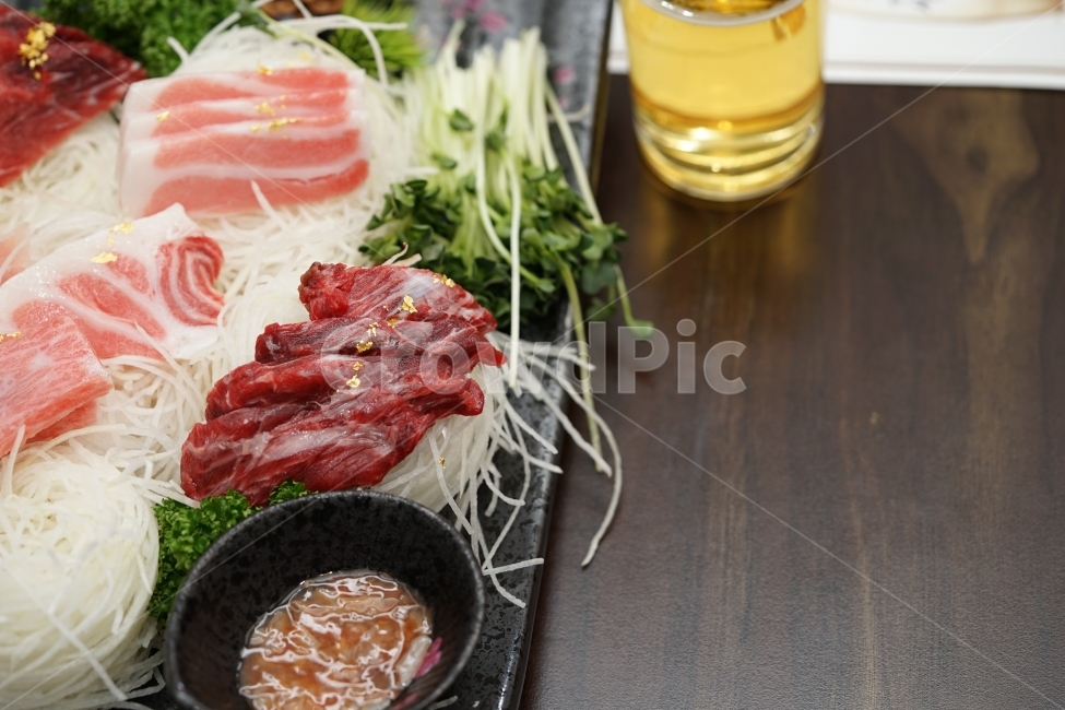 참치,회,참치회,식감,생선,안주,안줏거리,술안주,소주안주,술자리,레드,색감,빨강,음식,푸드,fish,횟감,식사,모임,음식,식재료,요리,food,cook,meal,dishes,food reserves,수산물,해산물,fishery products,seafood