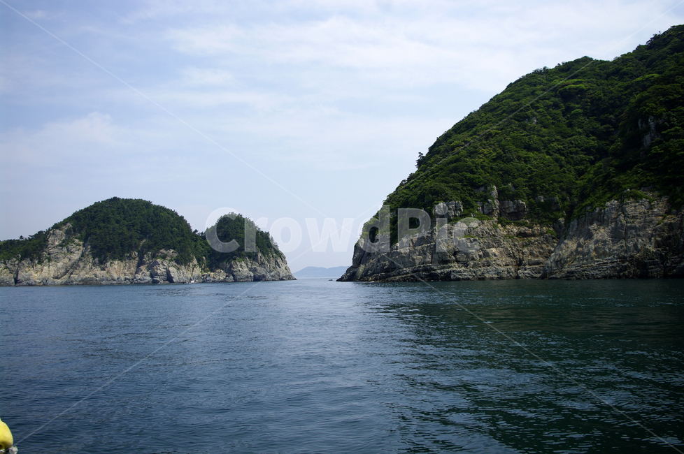 암석,바위,하늘,구름,섬,바다,자연,풍경,nature,landscape,land,땅,outdoors,옥외,shoreline,해안선,water,물,ocean,대양,sea,coast,연안
