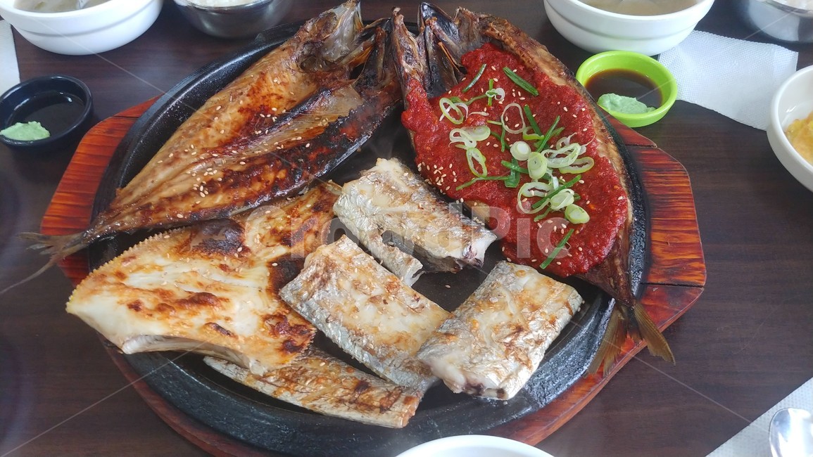 생선구이,생선,요리,음식,해산물,고등어,갈치,고추장구이,식당,한식,식품,먹거리,반찬,음식,식재료,요리,food,cook,meal,dishes,food reserves,한식,한국음식,한국요리,korean food,korean dishes,korean meal,korean cook
