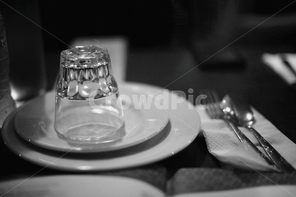 유리잔,접시,cutlery,흑백사진,테이블,식사,흑백,모노톤,monochrome,black and white