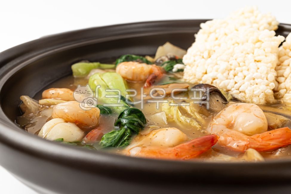 seafood,close up,Nurungji,ingredient,savory,fried food,Glutinous rice,Seafood nurungji stew,vegetable,Chinese food,hot,Nurungji stew,food,meal,Chinese culture,grocery,Food Ingredients,gravy,ingredients