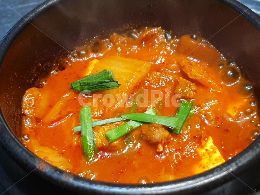 짜글이,향토요리,한국요리,메뉴,점심,점심식사,점심메뉴,맛집,식당,레시피,조리,반찬,food,음식,dish,요리,meal,식사,bowl,뚝배기,김치,김치찌개,돼지고기