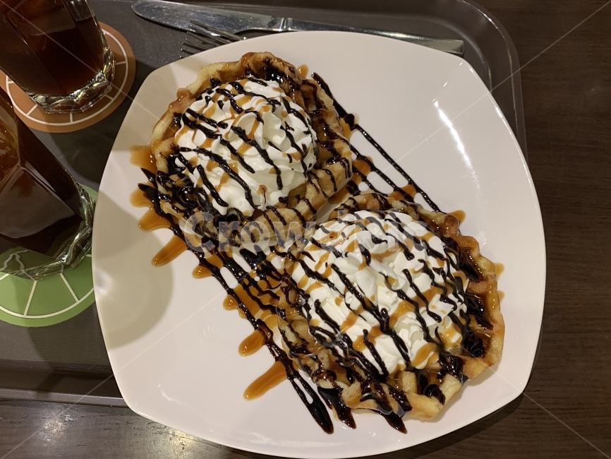 와플,카페,생크림,초코시럽,빵,베이커리,food,음식,dessert,디저트,음식,식재료,요리,food,cook,meal,dishes,food reserves,디저트,간식,후식,dessert,snack