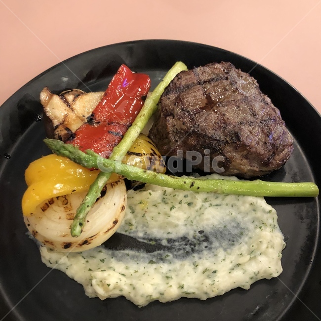 스테이크,레스토랑,샐러드,파스타,플레이팅,맛있는,점심메뉴,저녁메뉴,식사,요리,이탈리안,이탈리안요리