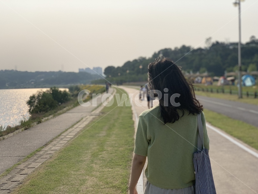 여자,뒷모습,산책,인물,woman,사람,자연,감성,봄,person,휴식,healing