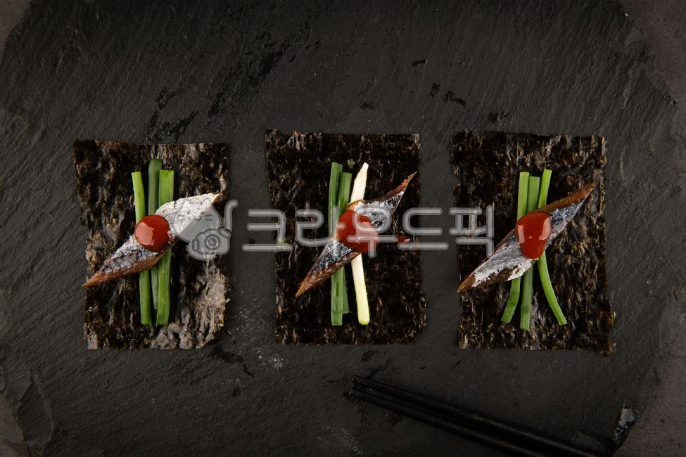 과메기,생선,꽁치,반건조,음식,안주,술안주,포항,초장,야채,미역,김,연출,음식,식재료,요리,food,cook,meal,dishes,food reserves