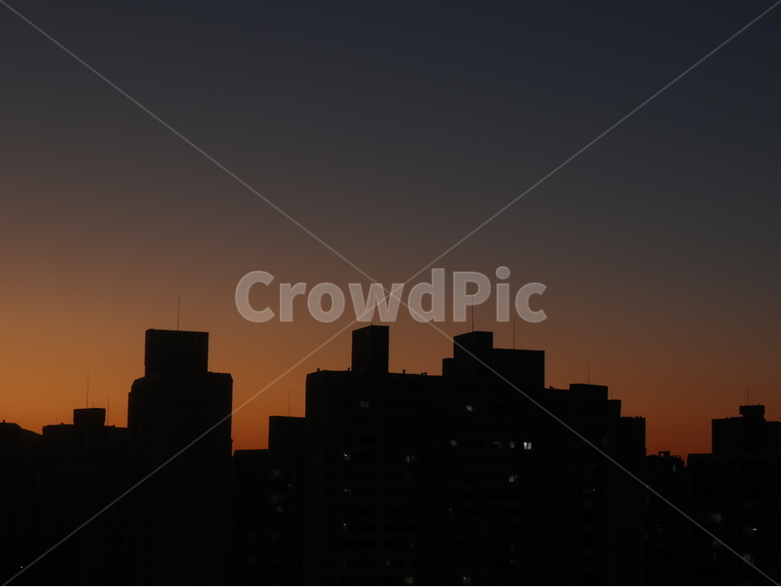 야간,실루엣,아파트,노을,일몰,하늘,밤,직각,건물,sky,도시,풍경,city,landscape,실루엣,그림자,silhouette,shadow,nature,자연,outdoors,옥외,sky,하늘,dusk,황혼,red sky,붉은 하늘,dawn,새벽,sunset