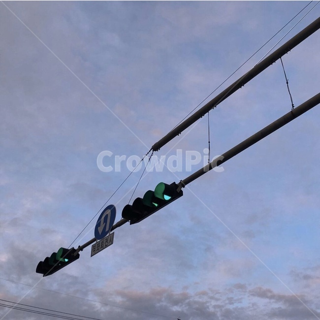 하늘,구름,신호등,자연,옥외,natural,sky,outdoors,감성,교통,교통수단,traffic,transportation