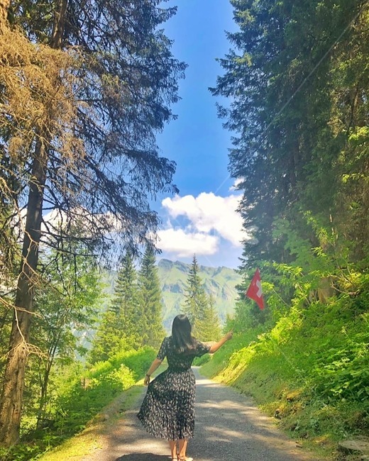 여자,여성,산,스위스,융프라우,뒷모습,나무,구름,cloud,mountain,schweiz,tree,switzerland,jungfraujoch