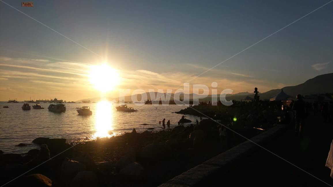 바다,해변,노을,하늘,배,beach,port,ocean,sea,sunset,tan,모래사장,sky,휴식,축제,태양,sun,빛,horizon,사람들,인파,경치,view,자연,광경,nature,scene,자연,풍경,nature,landscape,light,flare,플레어,sunlight,햇빛
