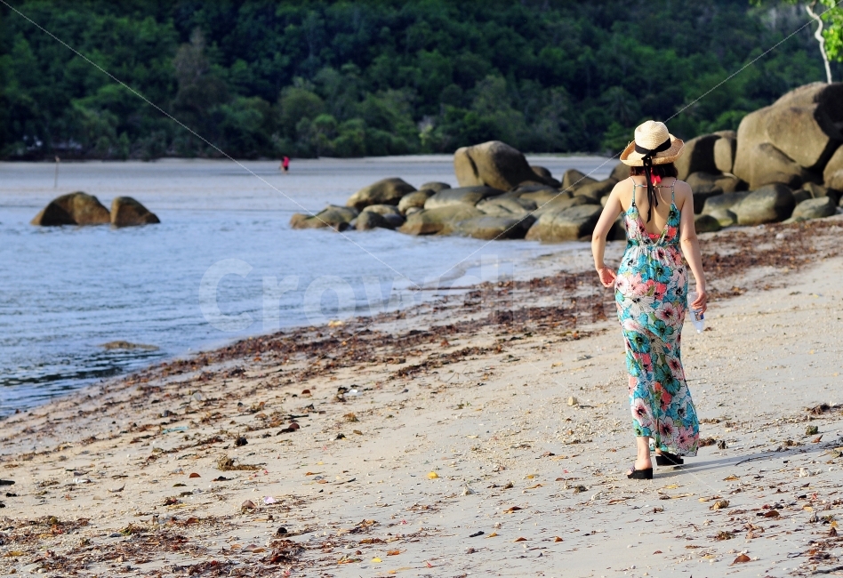 해변,자연,풍경,휴가,여름휴가,여름,summer,vacation,인물,사람,뒷모습,여름,계절,summer,season,해변,바다,beach,sea,여행,휴가,traveling,vacation,trip,사람,인물,인간,human,person,여성,여자,woman,female,lady,fashion,패션,robe,옷,gown,겉옷,evening dress,이브닝 드레스