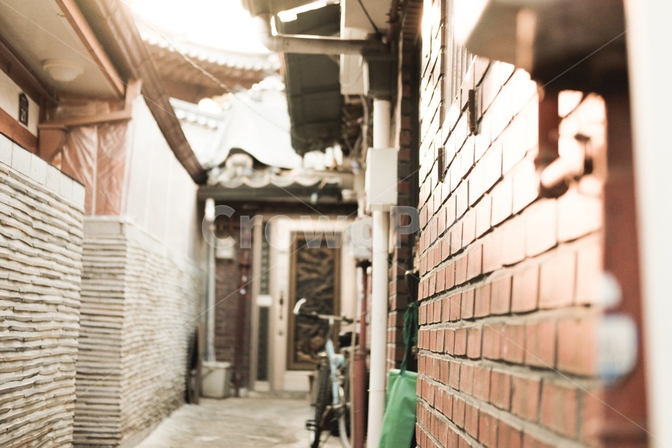 골목,길거리,풍경,복촌한옥마을,골목길,도시,풍경,city,landscape,한국도시풍경,한국도시경관,korea cityscape,골목길,alley,한국전통,한국문화,korean traditional,korean culture,감성,sensible,feeling,brick,벽돌