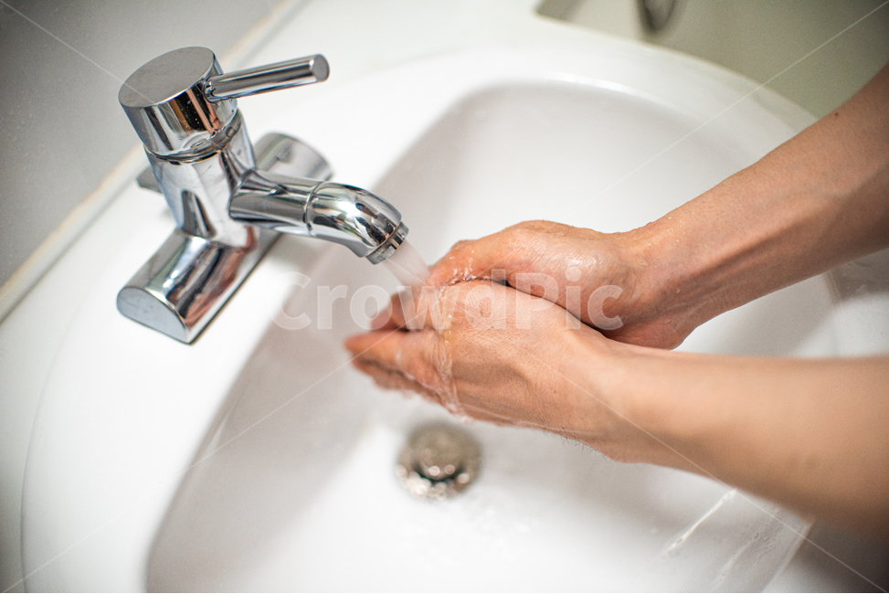 손,씻기,손씻기,위생,감기예방,독감예방,예방,코로나,제스처,거품,비누,청결,세수,세면대,수도꼭지,세척,건강,관리,보건,개인,수돗물,물비누,질병,보호,생활,의료,바이러스,hand,handwash,hygiene,coldprevention,corona,cleanliness,soap,cleanse,wash,healthcare,individuals,tapwater,waterleakage,disease,protection,life,medicalcare,virus,사람,인물,인간,human,person,신체일부,몸,body