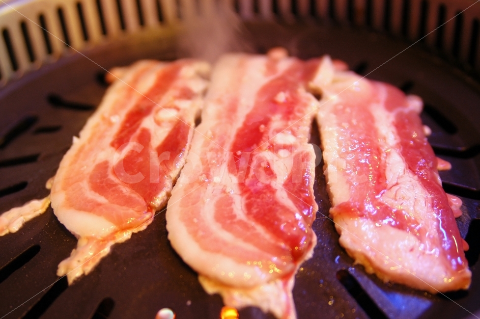 Pork belly,Korean food,meat,smoke,grilled,cooking,pork