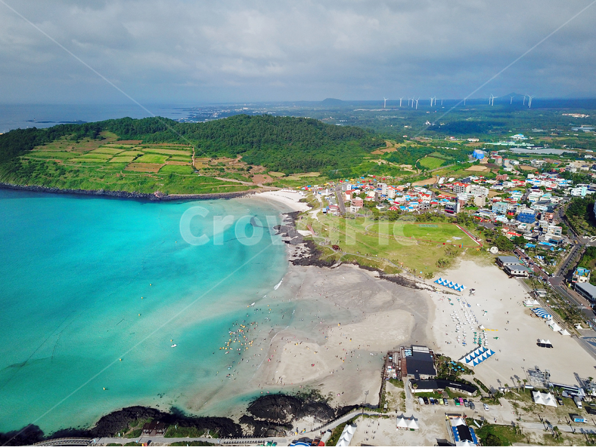 여름바다,함덕해수욕장,에메랄드빛바다,제주바다,제주해수욕장,해변,바다,beach,sea,제주도,jeju,jeju island,시골,마을,풍경,landscape,country,rural,town,nature,자연,경치,outdoors,옥외,scenery,land,땅,aerial view,조감도,ocean,대양,water,물