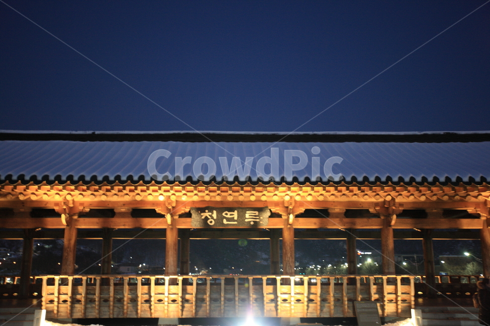 전주,한옥,전통건물,청연루,남천교,한옥마을,겨울,계절,winter,season,야경,밤,풍경,nightscape,night,landscape,한국전통,한국문화,korean traditional,korean culture,건축물,건물외관,exterior,building,structure,architecture,construction,porch,현관,patio,안마당