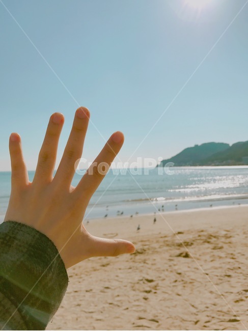 손,바다,하늘,햇살,인사,섬,갈매기,모래,아침,사람,인물,인간,human,person,신체일부,몸,body