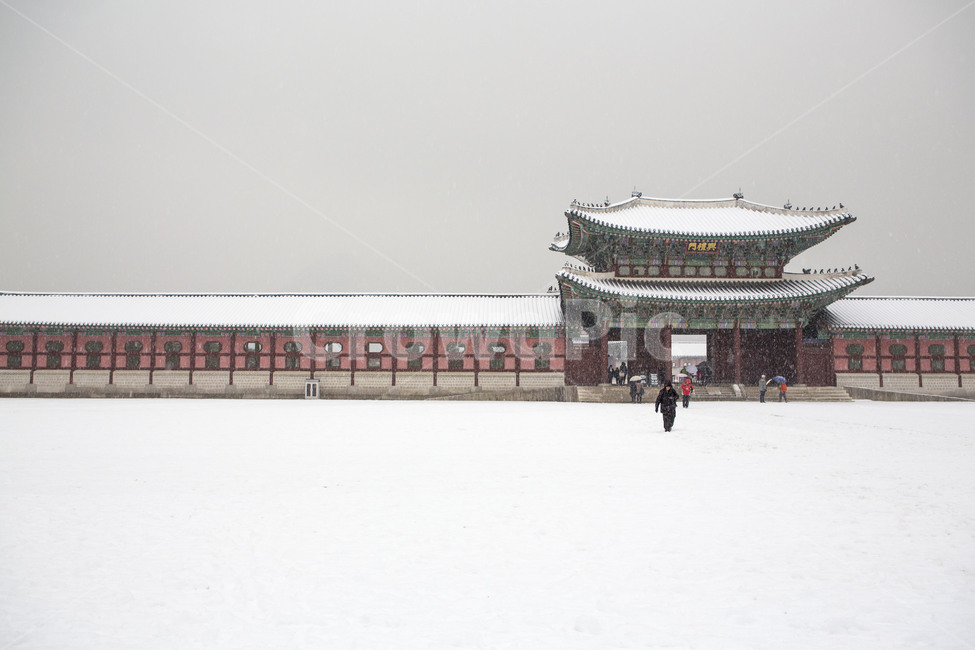 한국의미,설경,문화유산,고궁,건축,겨울,계절,winter,season,한국전통,한국문화,korean traditional,korean culture,랜드마크,landmark,tourist attraction,한국랜드마크,한국관광지,한국명소,korea landmark,korea tourist attraction