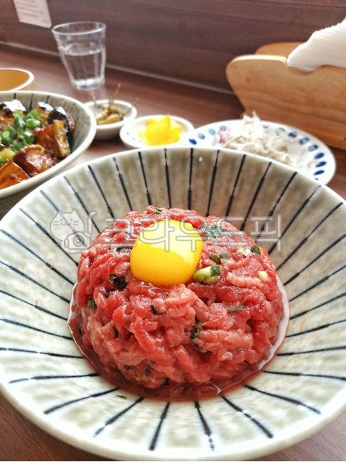 육회,육회덮밥,육회비빔밥,한식,고기,한국음식,육류,식재료,요리,비빔밥,식사,음식,koreanfood,koreanmeal,meat,food,foodreserves