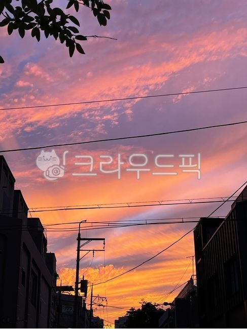 무지개빛,가을하늘,밤,일몰,구름,sky,sunset,silhouette,실루엣,building,바탕,배경