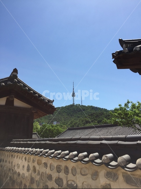 맑음,풍경,서울,남산,한옥,기와,기와집,산,언덕,하늘,한국전통,한국문화,korean traditional,korean culture,랜드마크,landmark,tourist attraction,한국랜드마크,한국관광지,한국명소,korea landmark,korea tourist attraction,건축물,건물외관,exterior,building,structure,architecture,construction