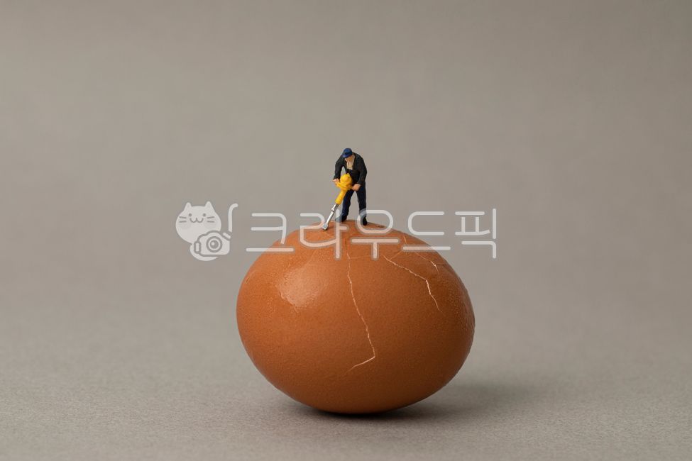 egg,idea,concept,wake up,mine worker,egg shell,gold,gray,be broken,man,worker,electric drill,husks,close up,equipment,mining,drill,food,background,person,miniature,Man