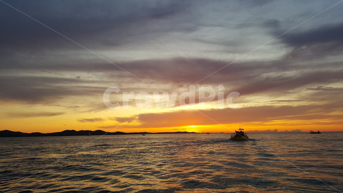 석양,노을,일몰,바다,하늘,태양,해,수평선,붉은노을,sunset,sea,ocean,sky,sun,horizon,자연,풍경,nature,landscape,outdoors,옥외,sunlight,햇빛,dusk,황혼,dawn,새벽,red sky,붉은 하늘