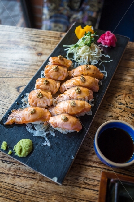 음식사진,연어훈제초밥,초밥,음식촬영,맛집추천,대구맛집,대명동맛집,음식,식재료,요리,food,cook,meal,dishes,food reserves,수산물,해산물,fishery products,seafood,일식,일본음식,일본요리,Japanese food,Japanese dishes,Japanese meal,Japanese cook