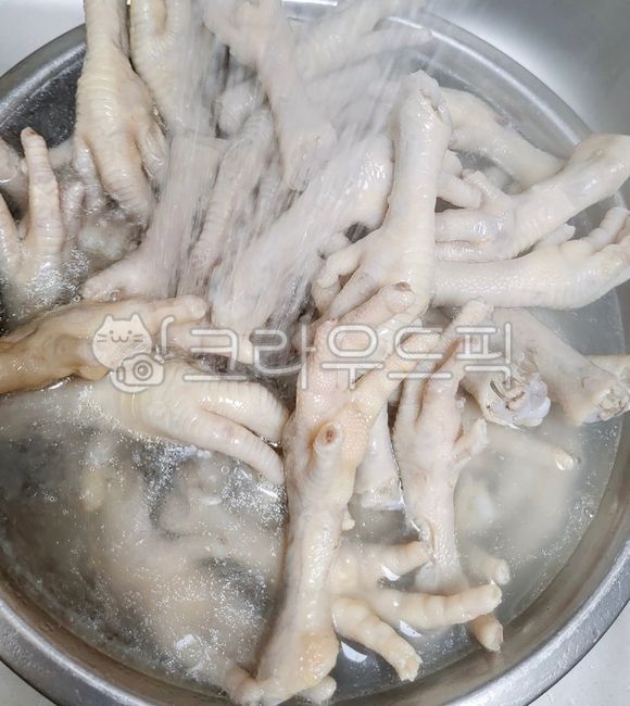 삶은통닭발,삶은닭발,닭발,통닭발,불순물제거,불순물,물,음식,요리,cooking,food,water