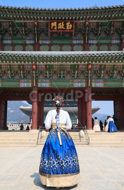 경복궁,근정문,한복,여성,숙녀,규수,처녀,아름다운,전통,의상,복장,궁궐,궁전,뒷모습,뒷태,예쁜,서울,한양,문화,유산,랜드마크,landmark,tourist attraction,한국전통,한국문화,korean traditional,korean culture,한복,한국전통의상,hanbok,korean traditional clothes,사람,인물,인간,human,person,여성,여자,woman,female,lady,연출,컨셉,콘셉,direction,concept