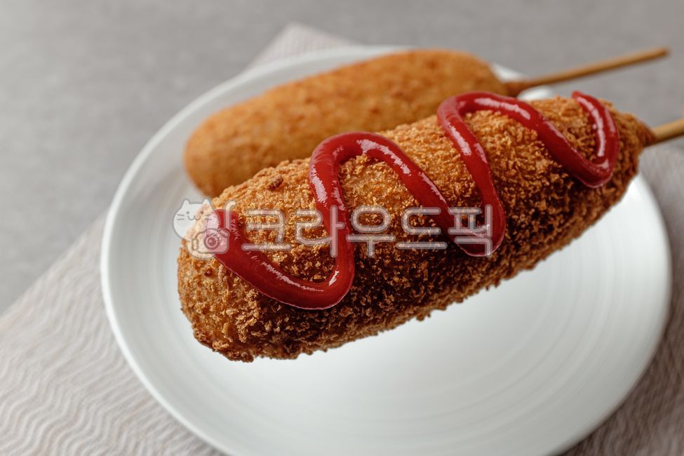 Hotdog,close up,bread,ingredient,savory,fried food,snack,corn dog,sausage,food,meal,dessert,flour,grocery,Food Ingredients,fat,ingredients
