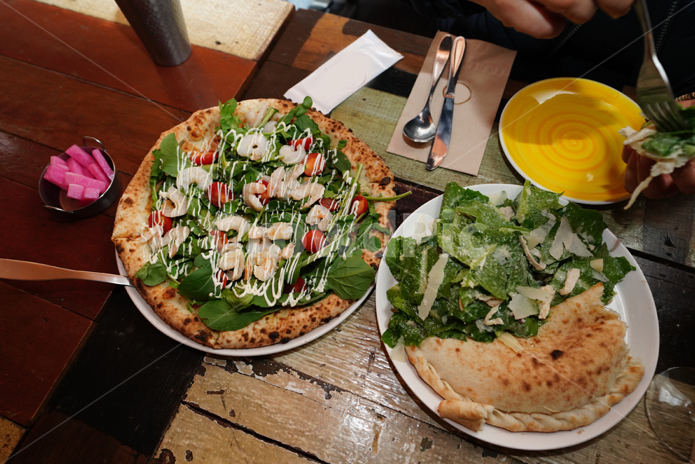 피자,샐러드,pizza,이태리,이탈리안,음식,먹방,salad,도우,빵,새우,쉬림프,안주,먹거리,푸드,식사,야채,접시,음식,식재료,요리,food,cook,meal,dishes,food reserves,양식,서양음식,서양요리,western food,western dishes,western meal,western cook