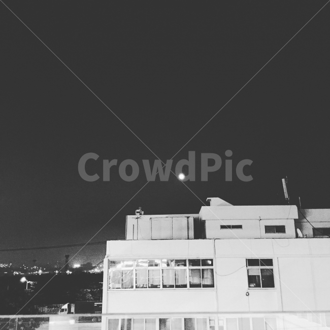 달,흑백,흑백사진,감성사진,우울,도시,풍경,city,landscape,야경,밤,nightscape,night,감성,sensible,feeling,흑백,모노톤,monochrome,black and white,nature,자연,outdoors,옥외