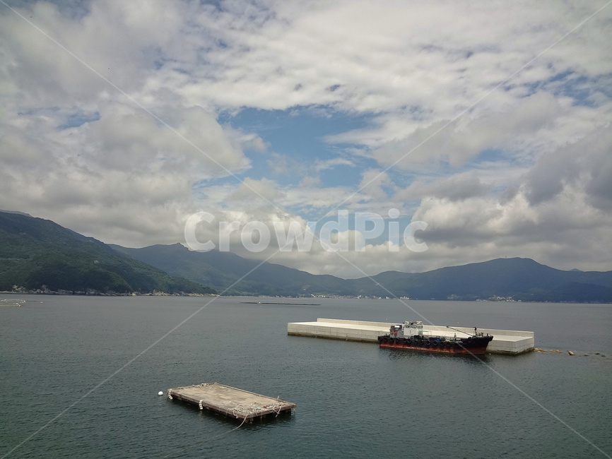 자연,야외,옥외,바다,산,하늘,구름,배,부표,물,asia,bay,beach,beautiful,blue,boat,cloud,clouds,floating,island,korea,lake,landscape,mountain,nature,ocean,outdoor,port,sea,ship,sky,summer,view,water,white