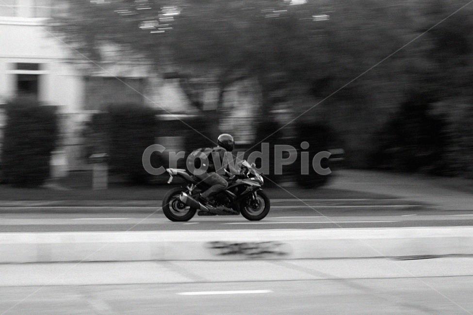 오토바이,흑백사진,motorcycle,패닝샷,바이크,흑백,모노톤,monochrome,black and white,교통,교통수단,traffic,transportation