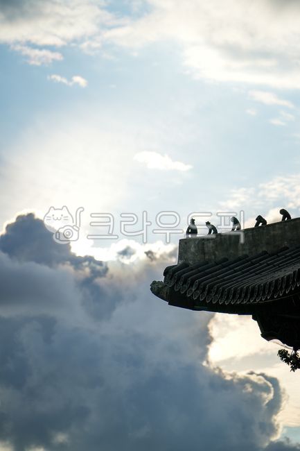 고궁,기와,cloud,하늘,햇빛,구름,푸른,빛,sky,light,sun,sunlight,sunshine,장식