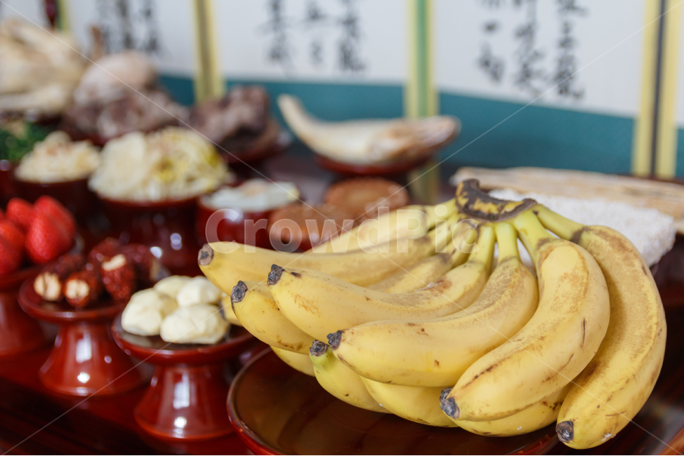 제사,제사상,차례상,병풍,설,명절,차례,설날,추석,제물,전통,음식,과일,육류,고기,양초,한자,풍성한,문화,촛불,경건한,엄숙한,초,촛대,배,사과,바나나,수육,딸기,목기,나물,한국전통,유교,유교전통,유교문화,한국문화,향,정갈한,관습,예절,조상,북어포,한과,한국전통,한국문화,korean traditional,korean culture,음식,식재료,요리,food,cook,meal,dishes,food reserves