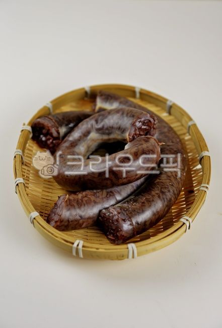 traditional cuisine,local food,snack,noodle,pork,bowels,blood,food,ingredients,traditional food,sundae,blood sundae,guts,unique food